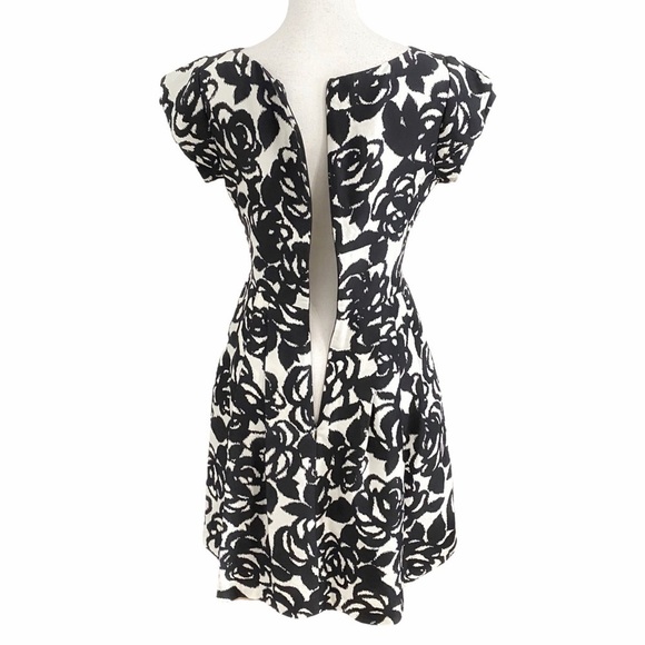 SANDRA ANGELOZZI 100% SILK BLACK WHITE ABSTRACT FLORAL FIT & FLARE PLEATED DRESS - Picture 4 of 8